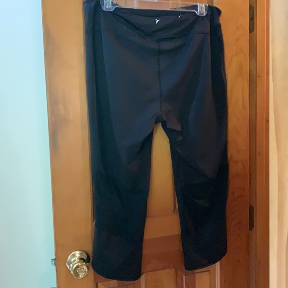 Old Navy Active workout capris - Picture 4 of 10